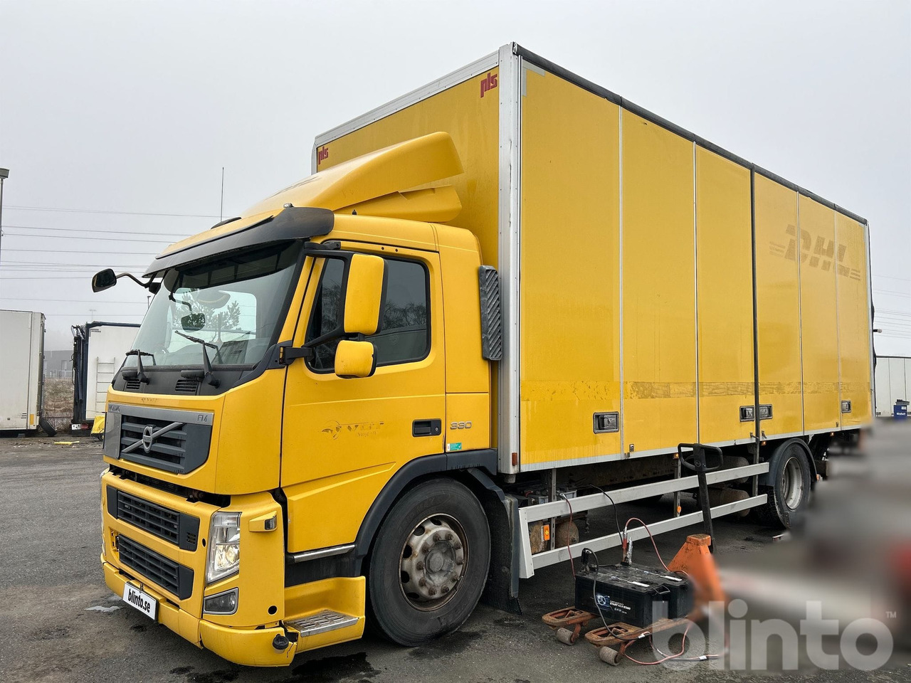 VOLVO FM 330 4X2 - Kravas automašīna ar slēgto virsbūvi: foto 1 VOLVO FM 330 4X2 - Kravas automašīna ar slēgto virsbūvi: foto 1