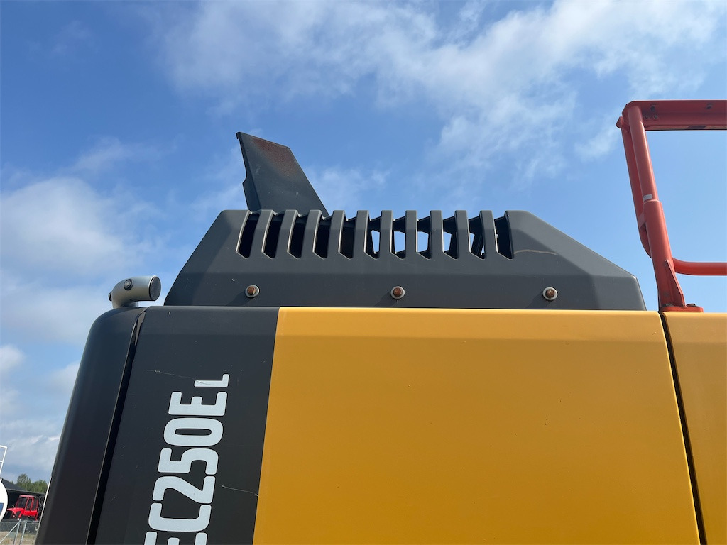 Kāpurķēžu ekskavators Volvo EC 250 EL: foto 42