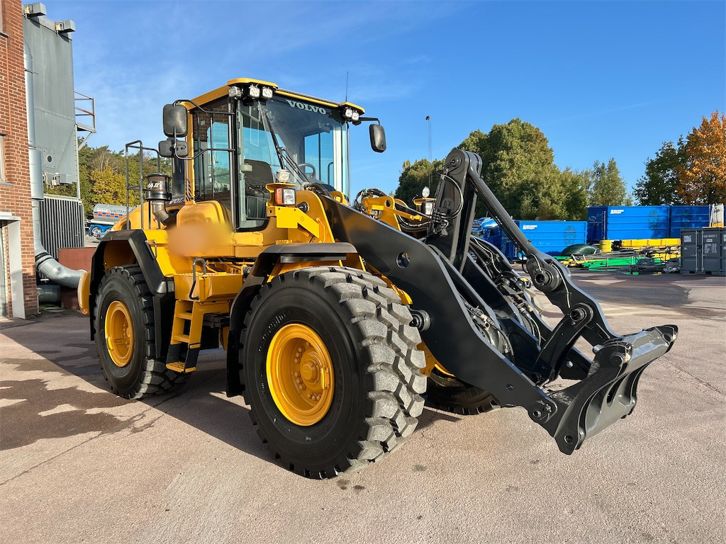 Volvo L120G - Riteņu iekrāvējs: foto 1 Volvo L120G - Riteņu iekrāvējs: foto 1