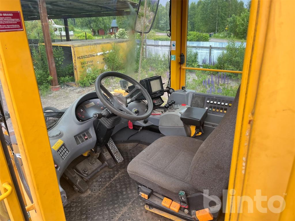 Riteņu iekrāvējs Volvo L220D: foto 13