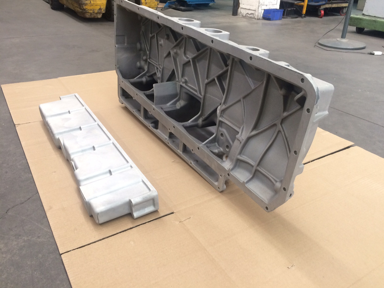 Eļļas panna COPPA OLIO MAN 51058015690 + COPERCHIO COPPA OLIO MAN 51058200086: foto 16 Eļļas panna COPPA OLIO MAN 51058015690 + COPERCHIO COPPA OLIO MAN 51058200086: foto 16