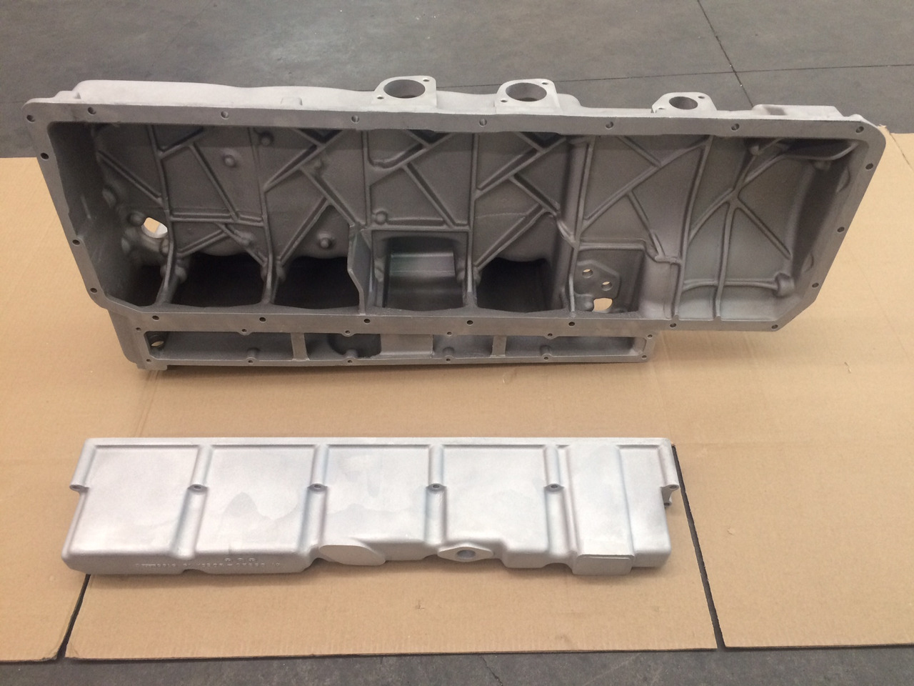 COPPA OLIO MAN 51058015690 + COPERCHIO COPPA OLIO MAN 51058200086 - Eļļas panna: foto 1 COPPA OLIO MAN 51058015690 + COPERCHIO COPPA OLIO MAN 51058200086 - Eļļas panna: foto 1