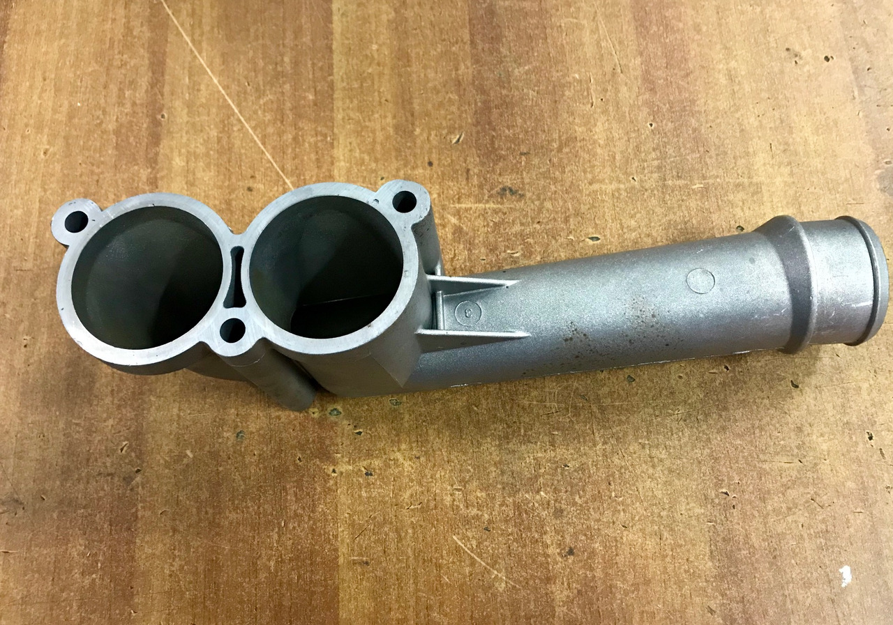 GOMITO LIQUIDO RAFFREDDAMENTO SU SCATOLA TERMOSTATO PER MOTORI MAN D2066 - D2676 - Dzesēšanas sistēma - Kravas automašīna: foto 4 GOMITO LIQUIDO RAFFREDDAMENTO SU SCATOLA TERMOSTATO PER MOTORI MAN D2066 - D2676 - Dzesēšanas sistēma - Kravas automašīna: foto 4