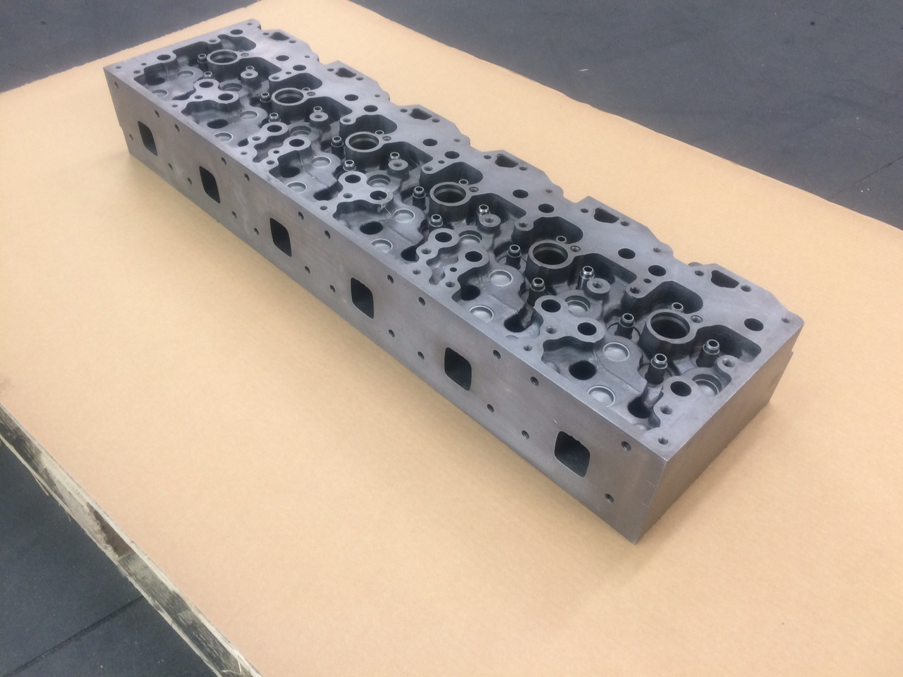 TESTATA CILINDRO - MAN 51031006095 - MOTORE MAN D0836 Common Rail - Motora galva: foto 4 TESTATA CILINDRO - MAN 51031006095 - MOTORE MAN D0836 Common Rail - Motora galva: foto 4