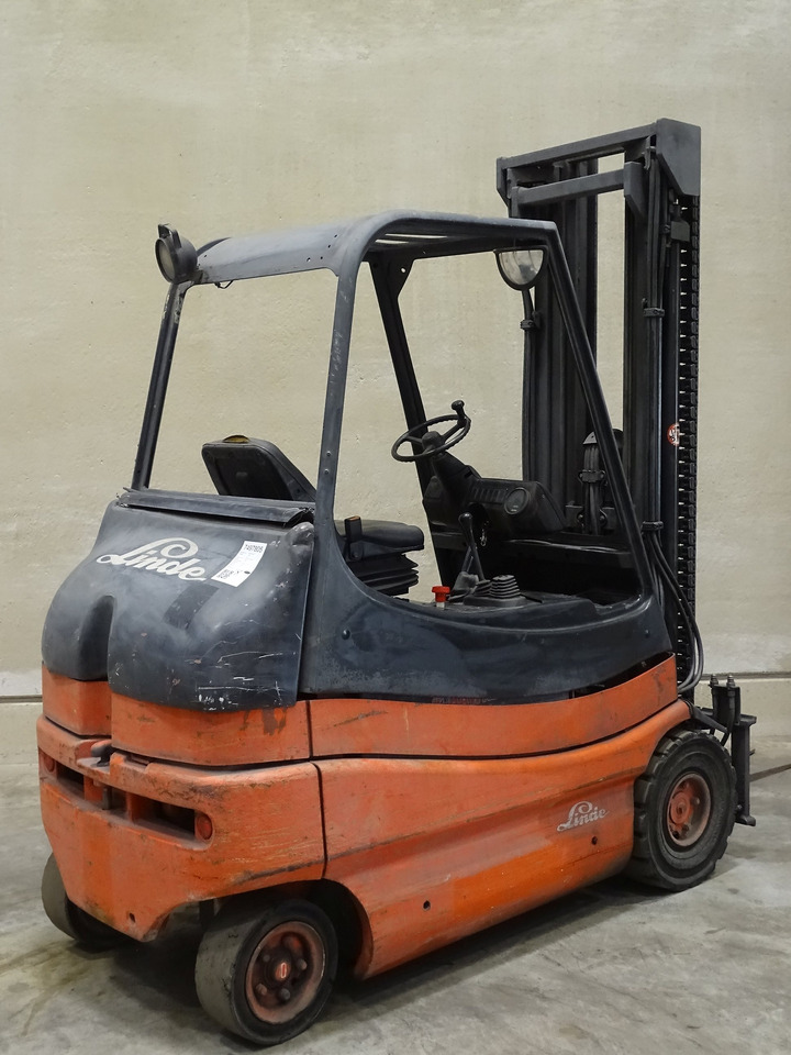 Linde E25 - Elektroiekrāvējs: foto 2 Linde E25 - Elektroiekrāvējs: foto 2