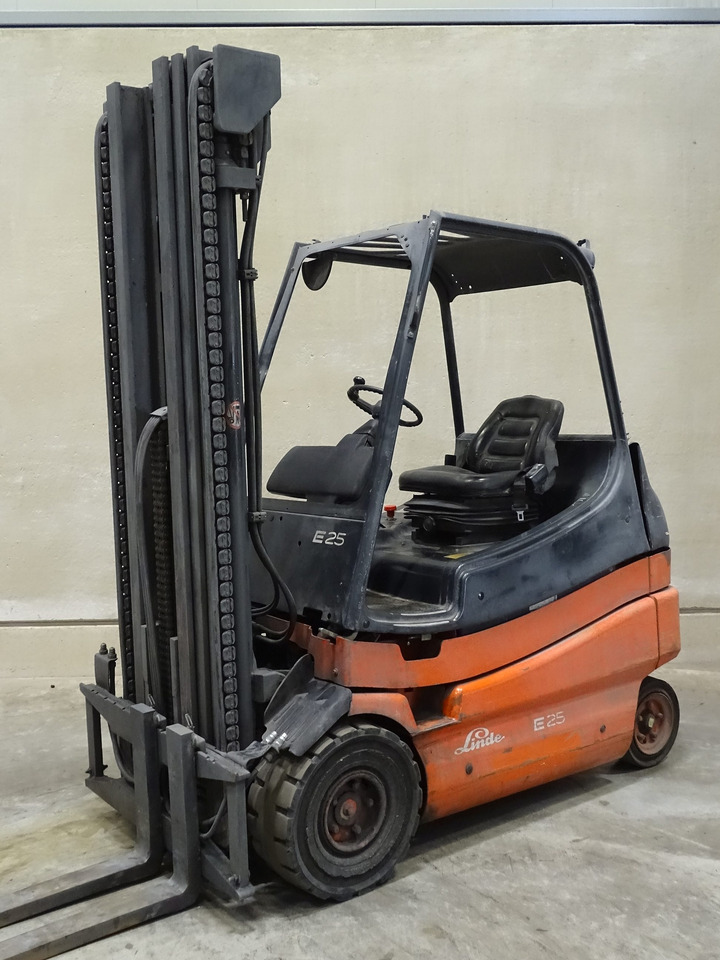Linde E25 - Elektroiekrāvējs: foto 1 Linde E25 - Elektroiekrāvējs: foto 1