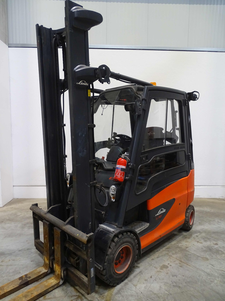 Linde E30 - Elektroiekrāvējs: foto 1 Linde E30 - Elektroiekrāvējs: foto 1