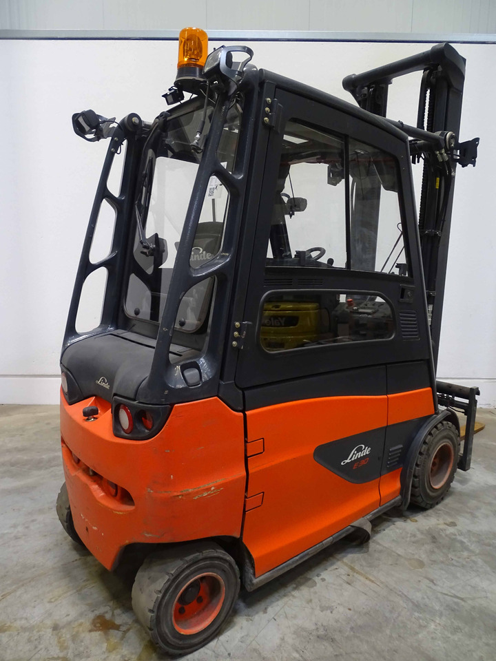 Linde E30 - Elektroiekrāvējs: foto 2 Linde E30 - Elektroiekrāvējs: foto 2