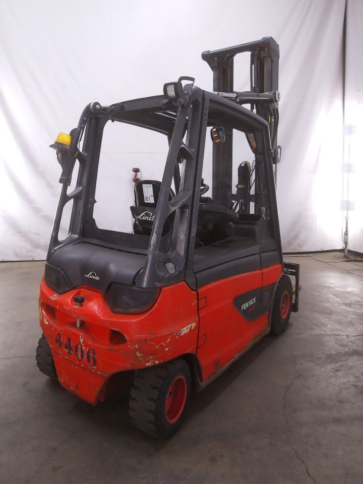 Linde E30L-01 - Elektroiekrāvējs: foto 2 Linde E30L-01 - Elektroiekrāvējs: foto 2