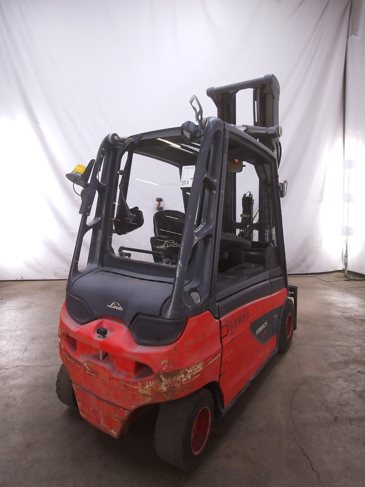 Linde E30L - Elektroiekrāvējs: foto 2 Linde E30L - Elektroiekrāvējs: foto 2