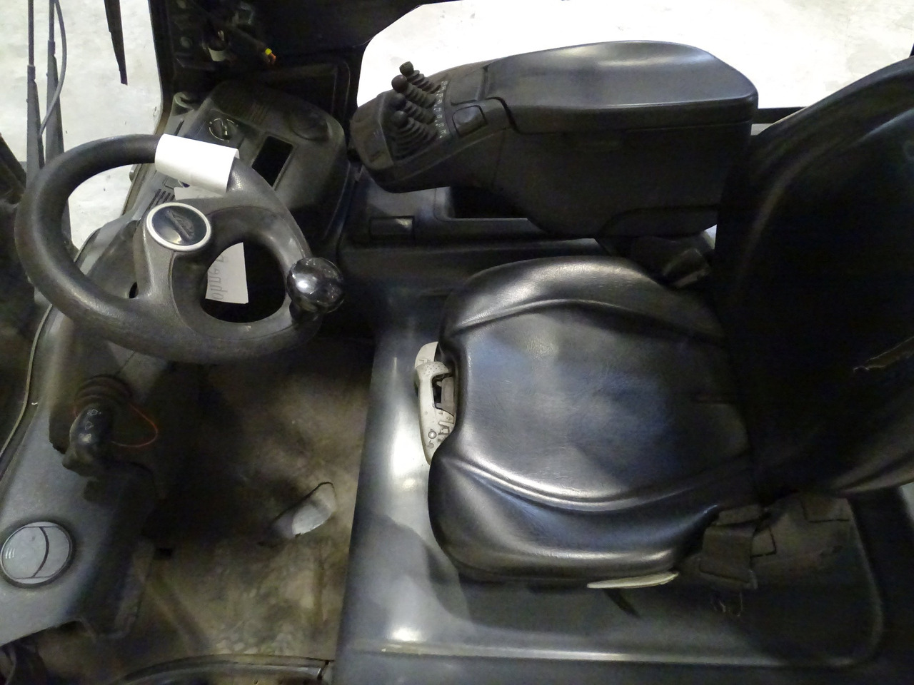 Linde E35L-01 - Elektroiekrāvējs: foto 3 Linde E35L-01 - Elektroiekrāvējs: foto 3