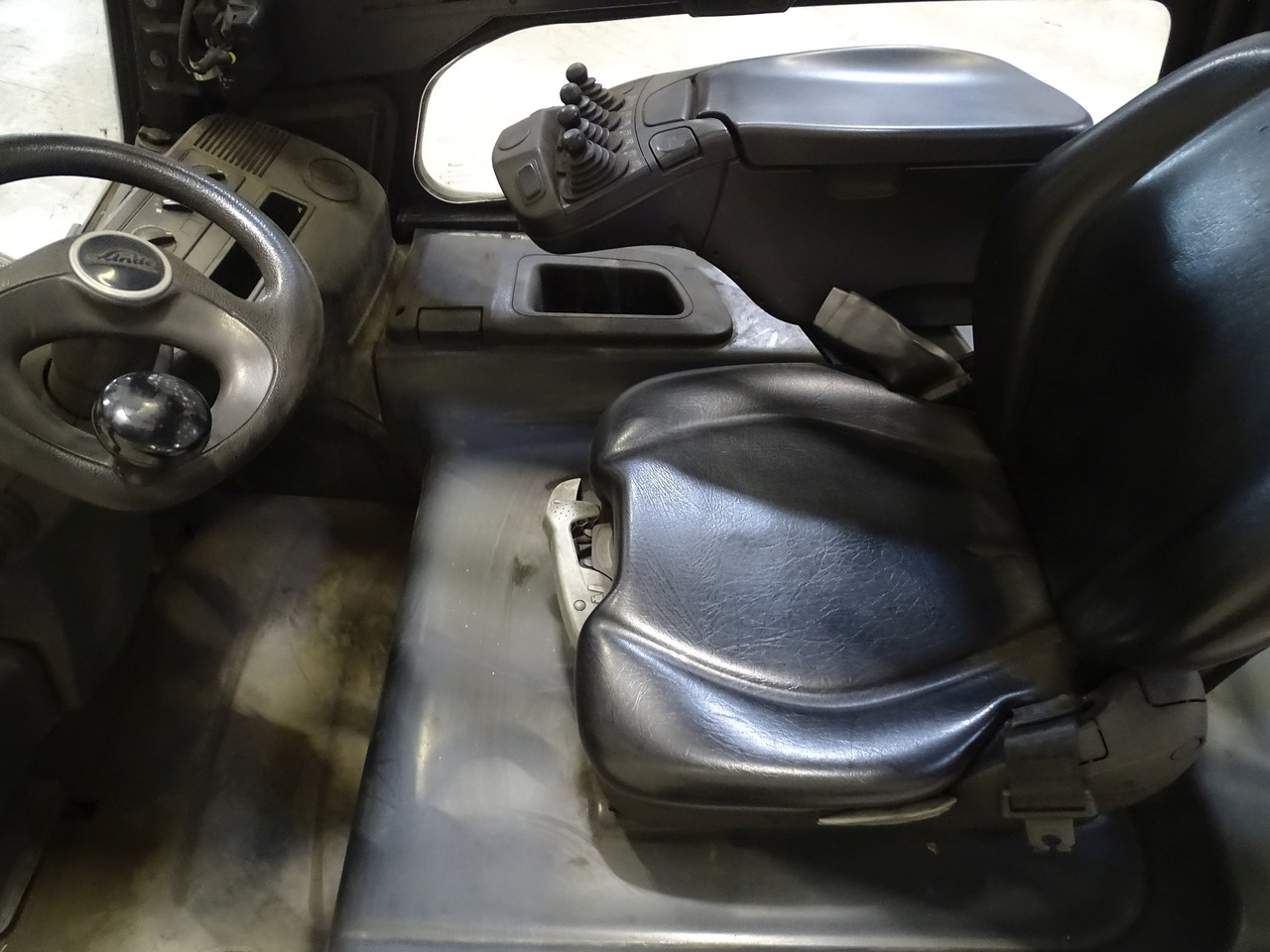 Linde E35L - Elektroiekrāvējs: foto 3 Linde E35L - Elektroiekrāvējs: foto 3