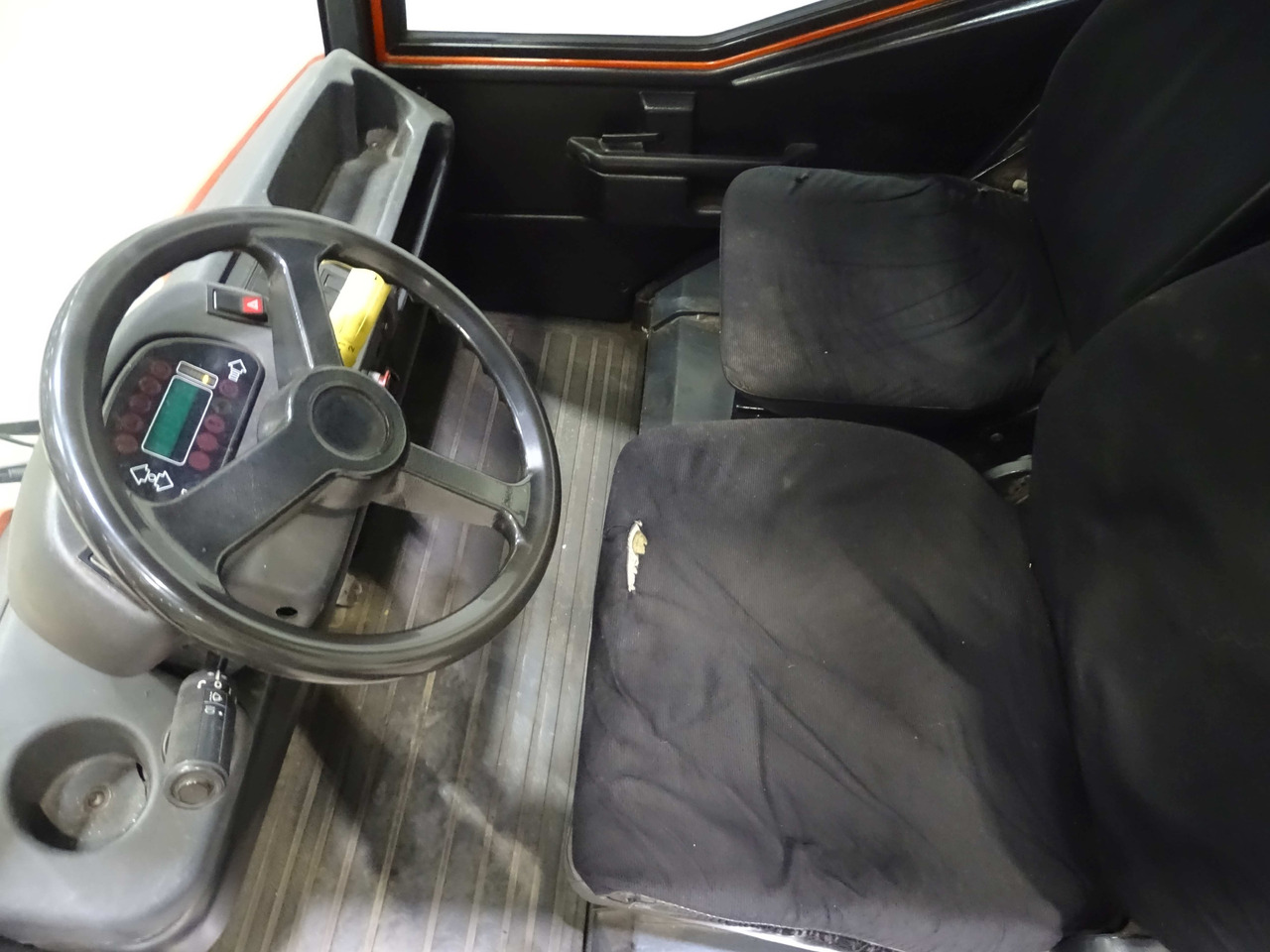 Linde P250 - Noliktavas vilcējs: foto 3 Linde P250 - Noliktavas vilcējs: foto 3