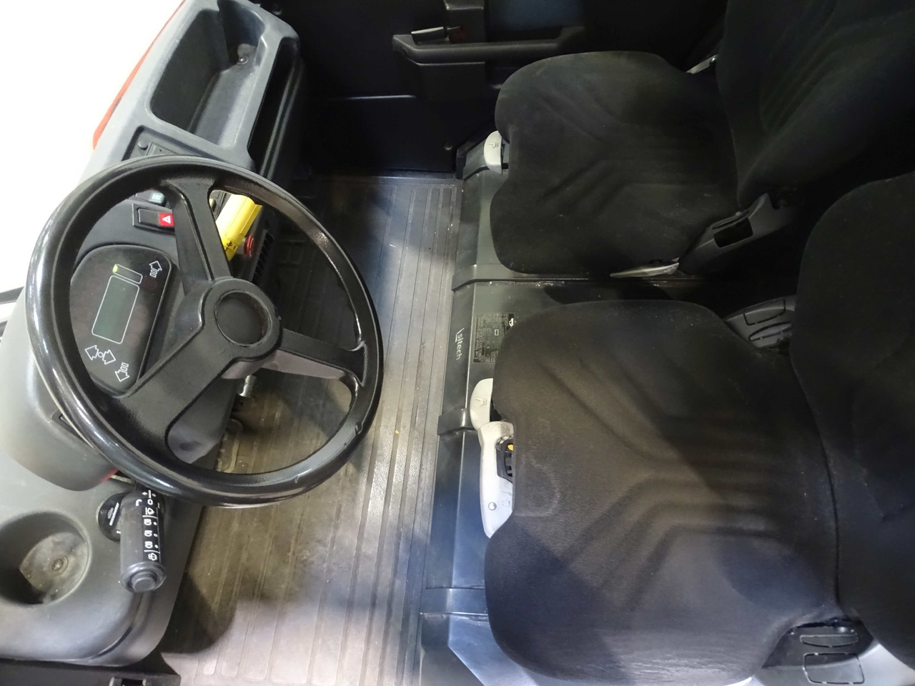 Linde P250 - Noliktavas vilcējs: foto 3 Linde P250 - Noliktavas vilcējs: foto 3