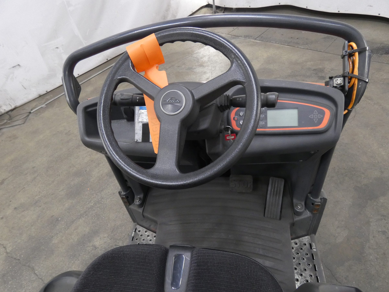 Linde P60/LIION - Noliktavas vilcējs: foto 3 Linde P60/LIION - Noliktavas vilcējs: foto 3