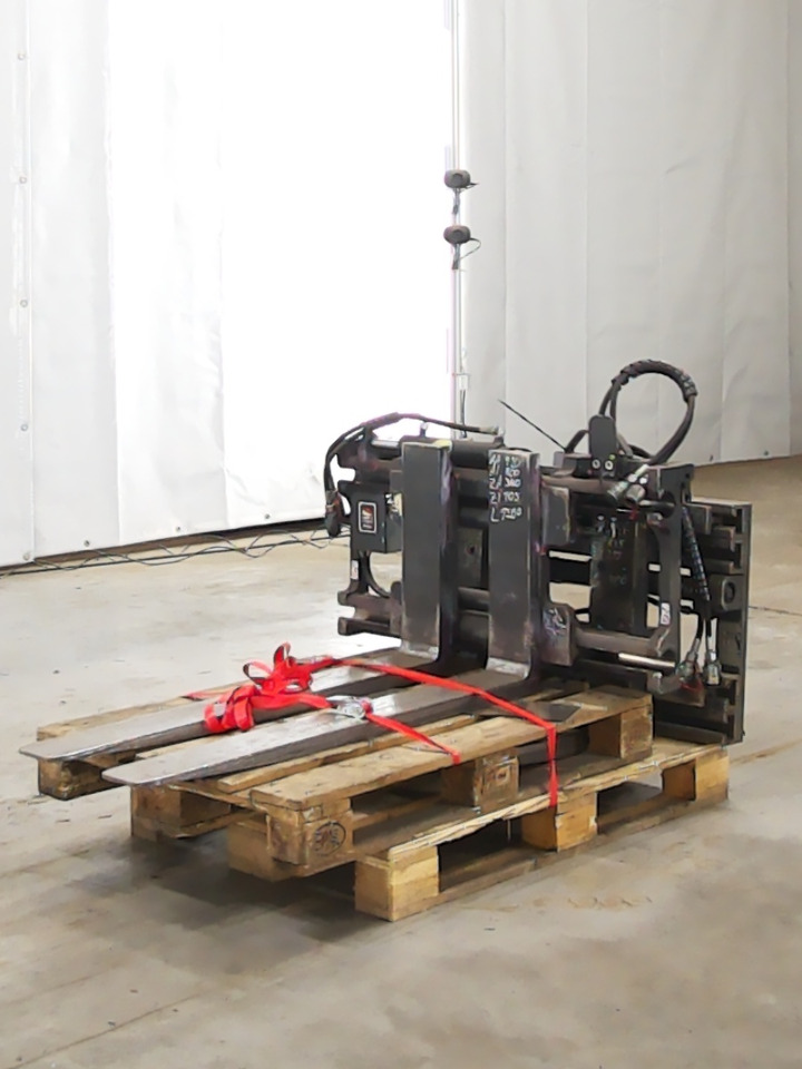 Weitere 2XANBAUGERÄTE - Dakšas: foto 1 Weitere 2XANBAUGERÄTE - Dakšas: foto 1