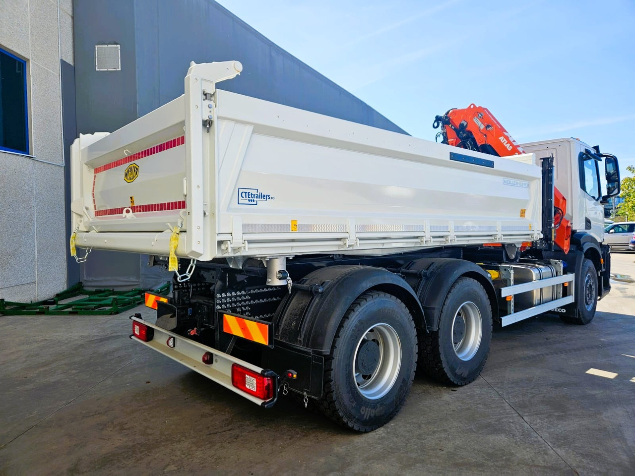 Iveco - Bortu kravas automašīna/ Platforma, Kravas auto ar manipulatoru: foto 4 Iveco - Bortu kravas automašīna/ Platforma, Kravas auto ar manipulatoru: foto 4