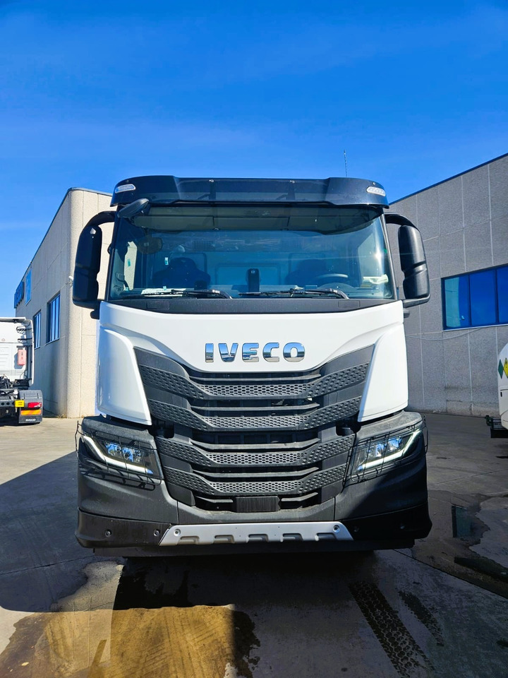 Iveco X-Way AD300X46Z HR ON+ - Bortu kravas automašīna/ Platforma, Kravas auto ar manipulatoru: foto 2 Iveco X-Way AD300X46Z HR ON+ - Bortu kravas automašīna/ Platforma, Kravas auto ar manipulatoru: foto 2