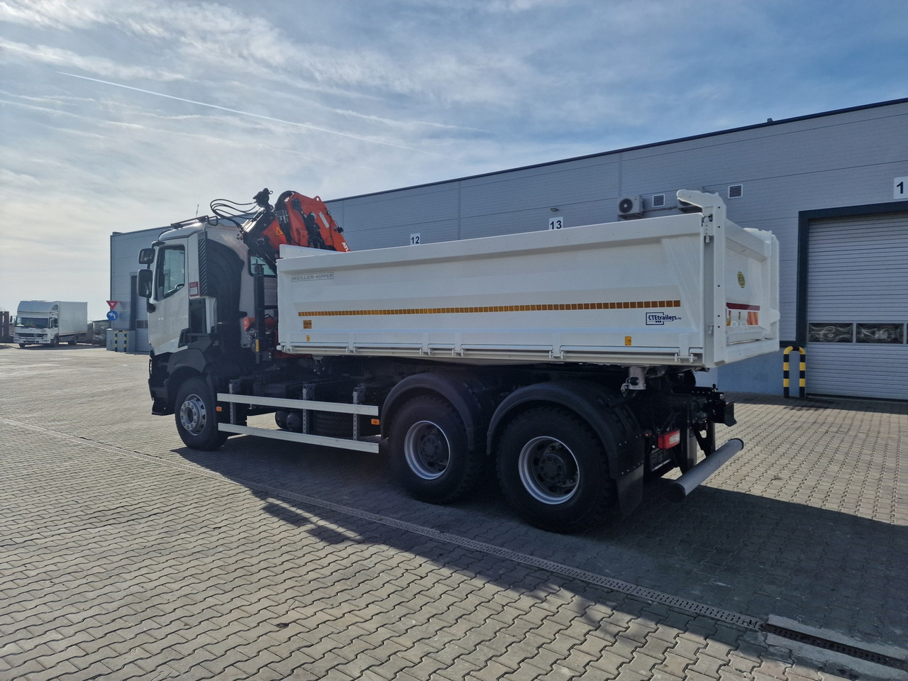 Renault - Bortu kravas automašīna/ Platforma, Kravas auto ar manipulatoru: foto 3 Renault - Bortu kravas automašīna/ Platforma, Kravas auto ar manipulatoru: foto 3