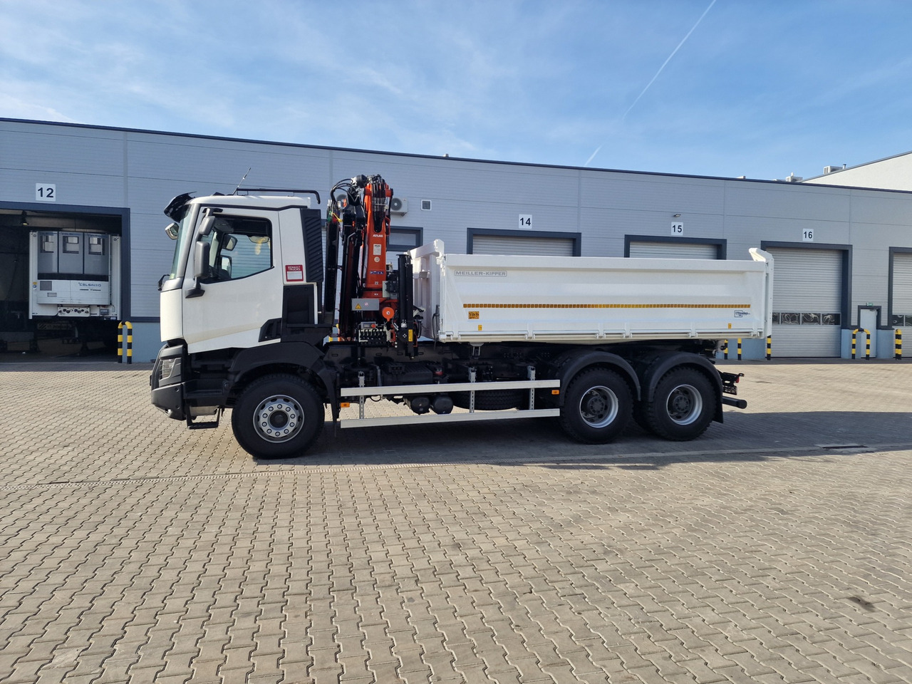 Renault - Bortu kravas automašīna/ Platforma, Kravas auto ar manipulatoru: foto 4 Renault - Bortu kravas automašīna/ Platforma, Kravas auto ar manipulatoru: foto 4