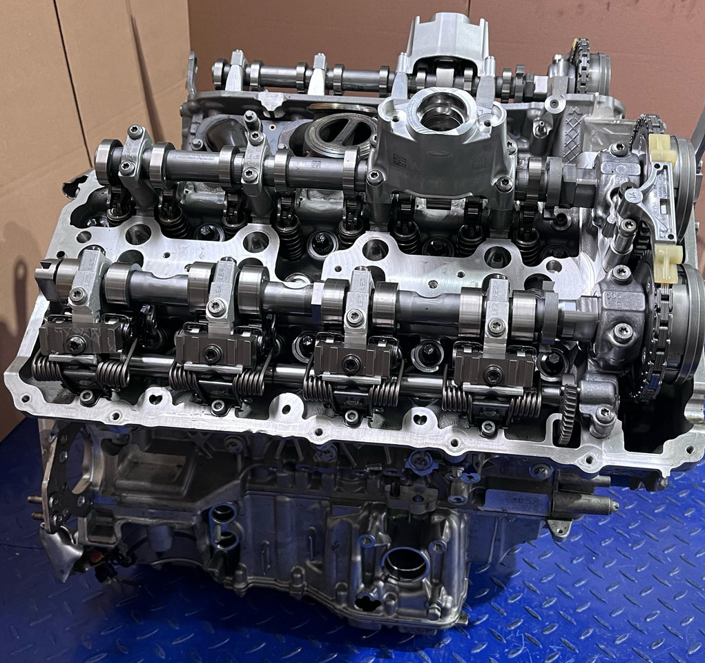 BMW Motor S63B44B Euro 6 - Dzinējs: foto 4 BMW Motor S63B44B Euro 6 - Dzinējs: foto 4