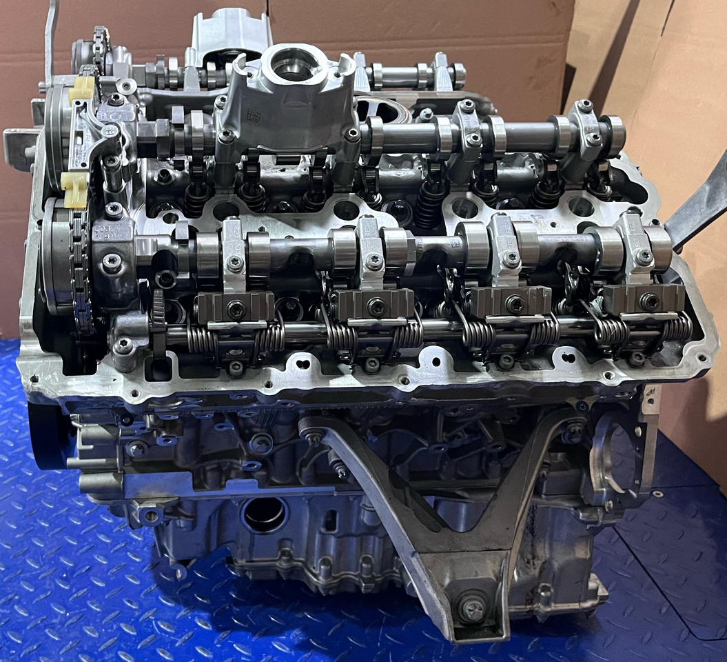 BMW Motor S63B44B Euro 6 - Dzinējs: foto 5 BMW Motor S63B44B Euro 6 - Dzinējs: foto 5