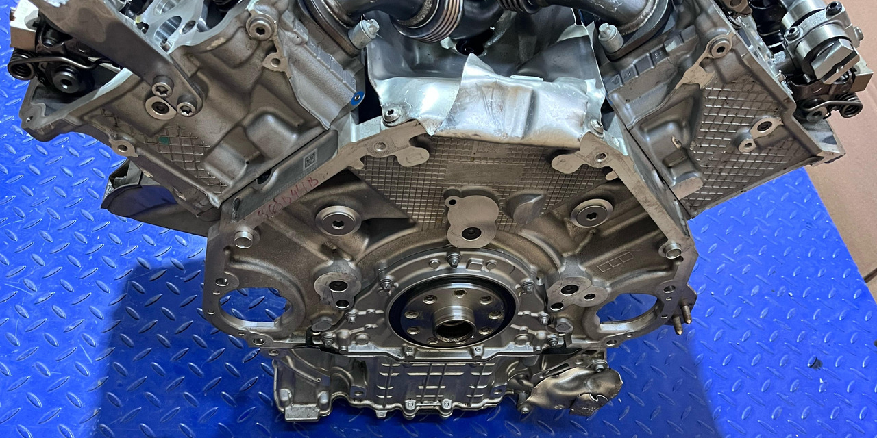 BMW Motor S63B44B Euro 6 - Dzinējs: foto 2 BMW Motor S63B44B Euro 6 - Dzinējs: foto 2