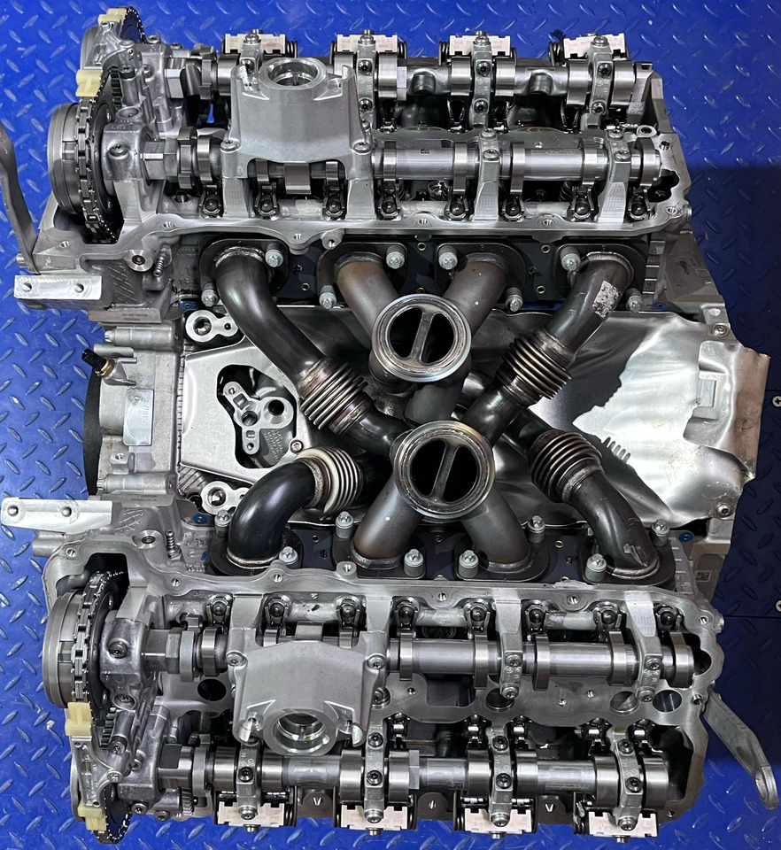 BMW Motor S63B44B Euro 6 - Dzinējs: foto 3 BMW Motor S63B44B Euro 6 - Dzinējs: foto 3