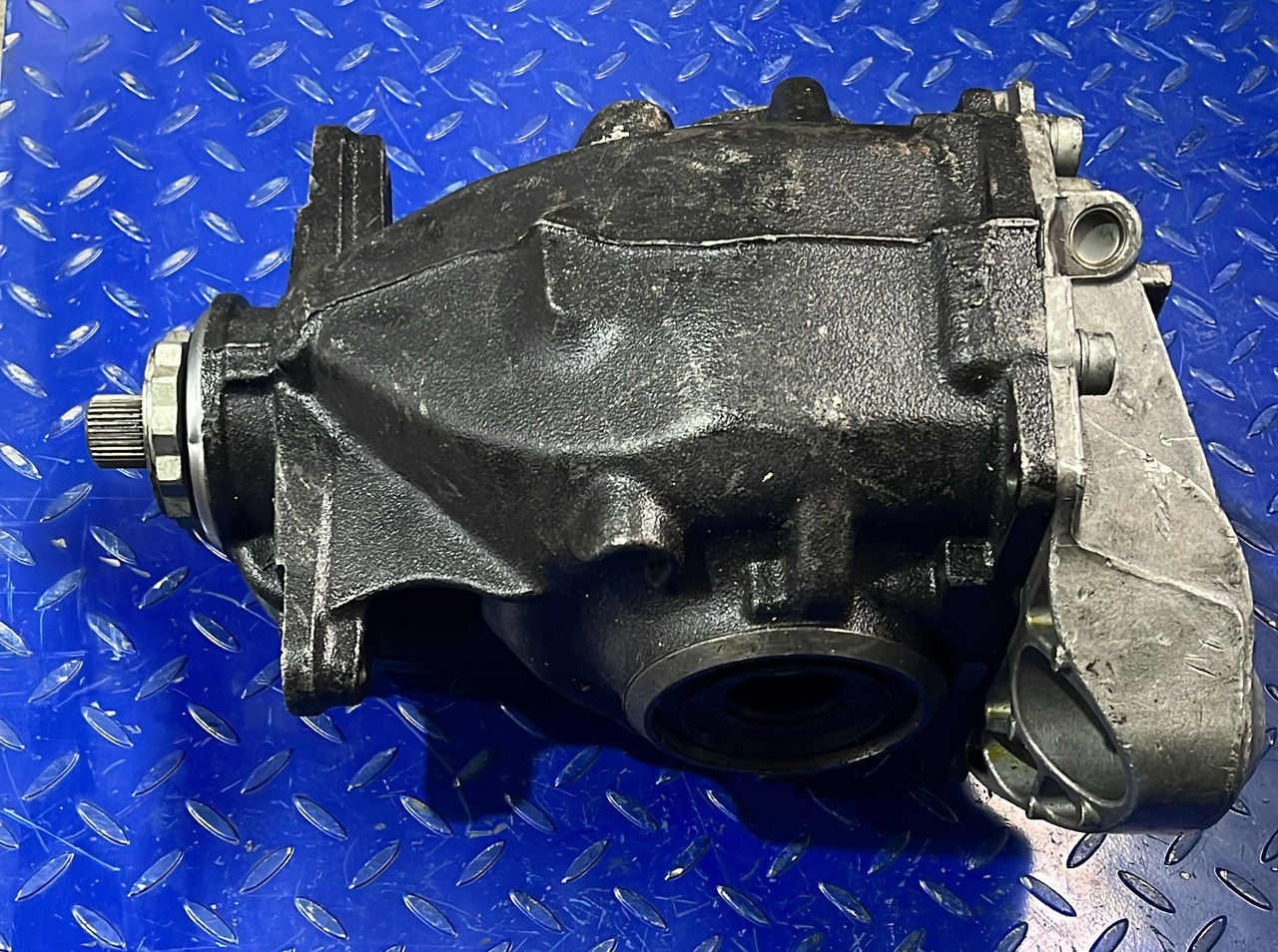 BMW Rear Differential 7541580 - Transmisija: foto 1 BMW Rear Differential 7541580 - Transmisija: foto 1