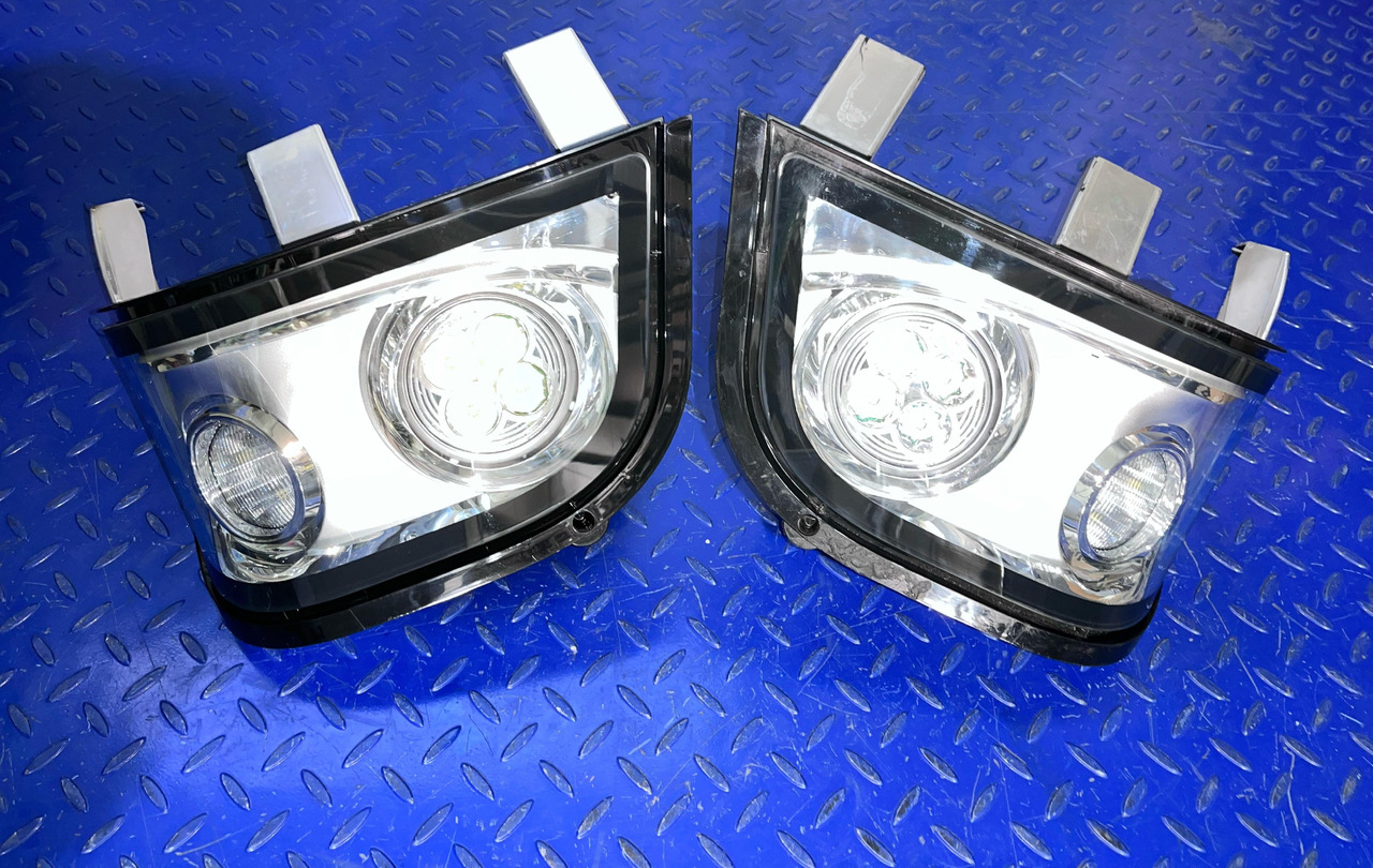 HELLA Headlight Set 1KE996 600-05 / 06 - Tuvās gaismas: foto 1 HELLA Headlight Set 1KE996 600-05 / 06 - Tuvās gaismas: foto 1