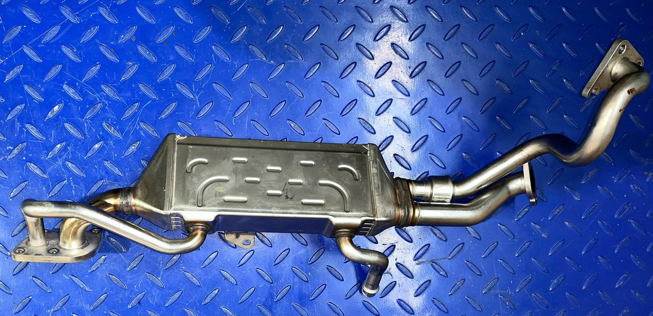 Mercedes Benz EGR Cooler A6421401875 - EGR dzesētājs: foto 1 Mercedes Benz EGR Cooler A6421401875 - EGR dzesētājs: foto 1