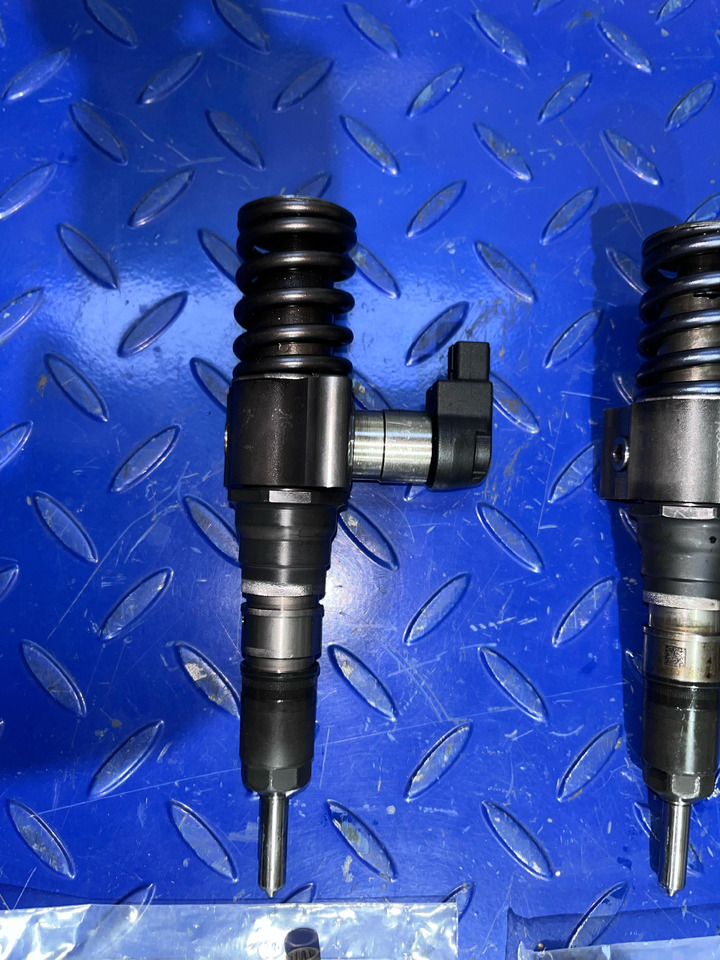 VW Injector VW Passat B6 - Inžektors: foto 2 VW Injector VW Passat B6 - Inžektors: foto 2