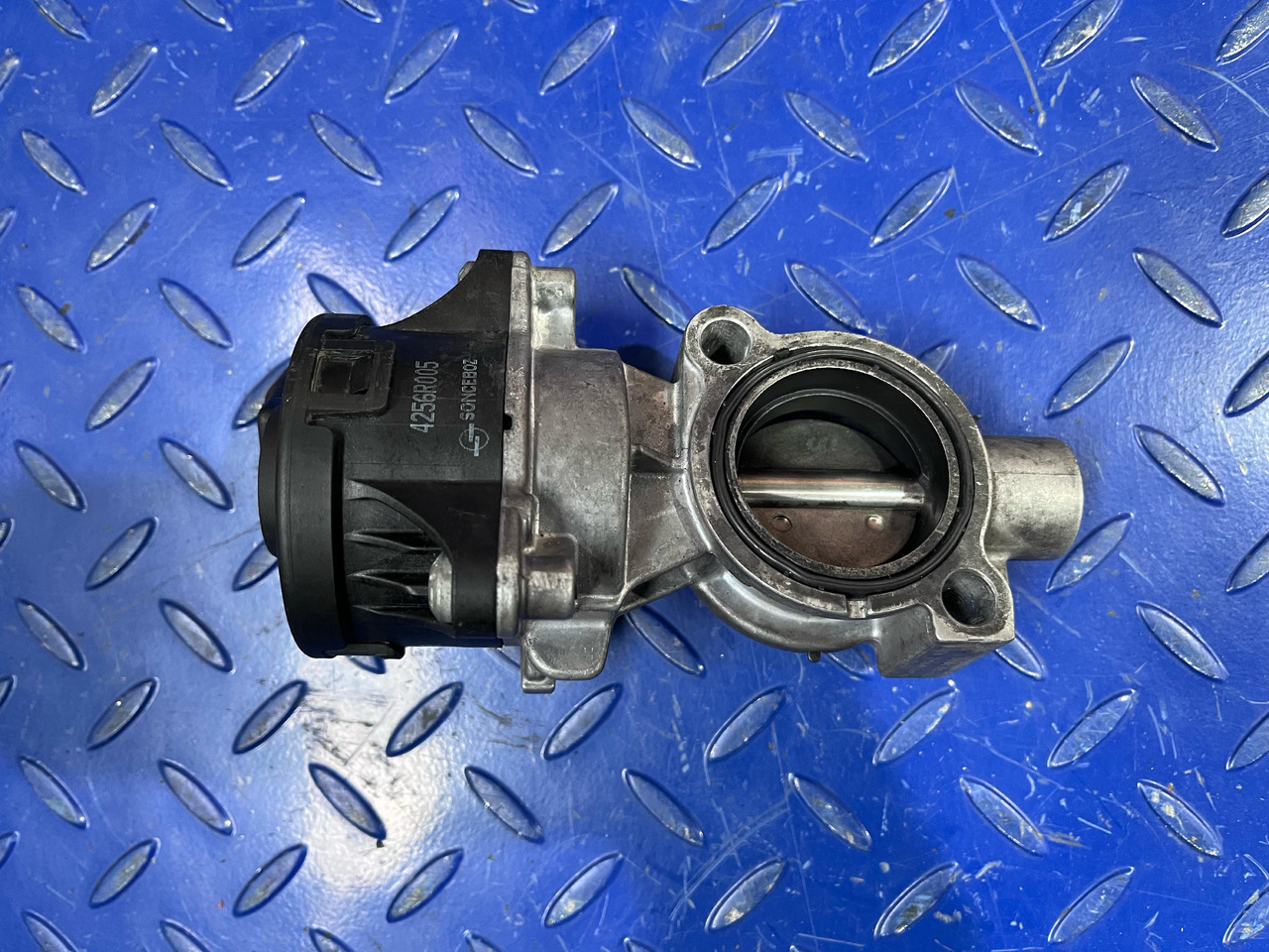 Wahler Mercedes Benz 4256R005 - EGR dzesētājs: foto 2 Wahler Mercedes Benz 4256R005 - EGR dzesētājs: foto 2