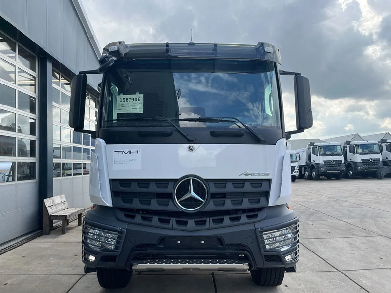 Mercedes-Benz Arocs 3340 6x6 Water Tank Truck - Autocisterna: foto 5 Mercedes-Benz Arocs 3340 6x6 Water Tank Truck - Autocisterna: foto 5