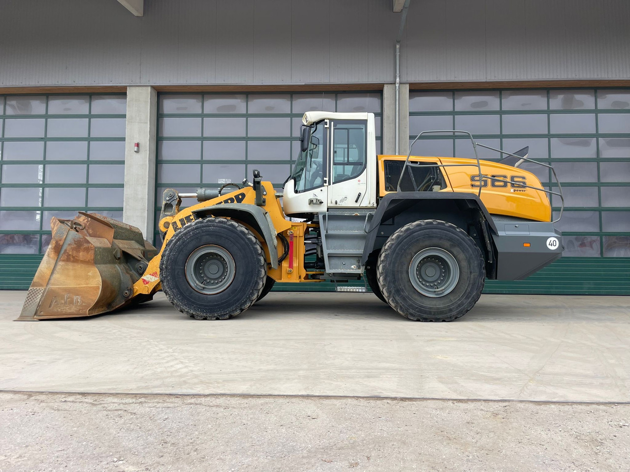 Liebherr L566 - Riteņu iekrāvējs: foto 1 Liebherr L566 - Riteņu iekrāvējs: foto 1