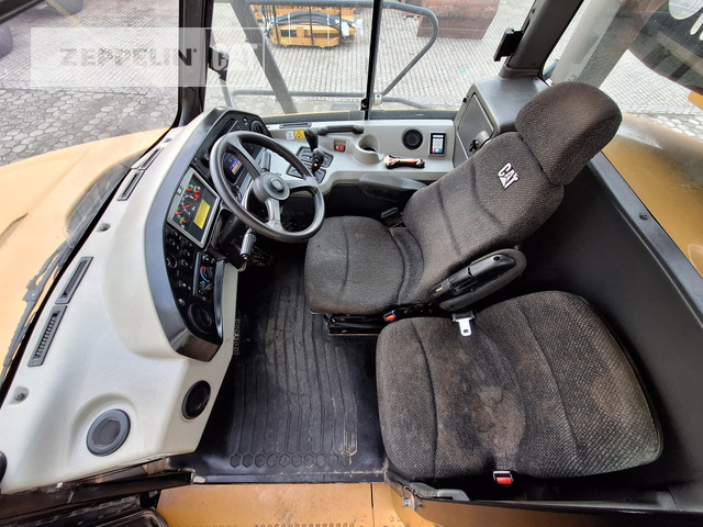 Artikulētias pašizgāzējs Cat 735B: foto 25