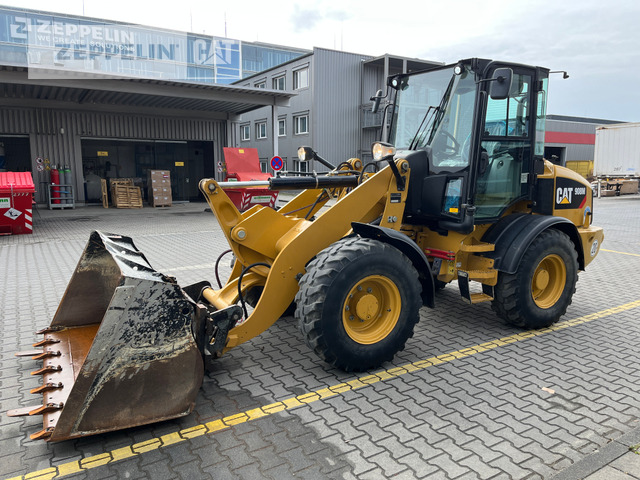 Riteņu iekrāvējs Cat 908M: foto 1