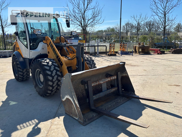 Liebherr L506 - Riteņu iekrāvējs: foto 1 Liebherr L506 - Riteņu iekrāvējs: foto 1
