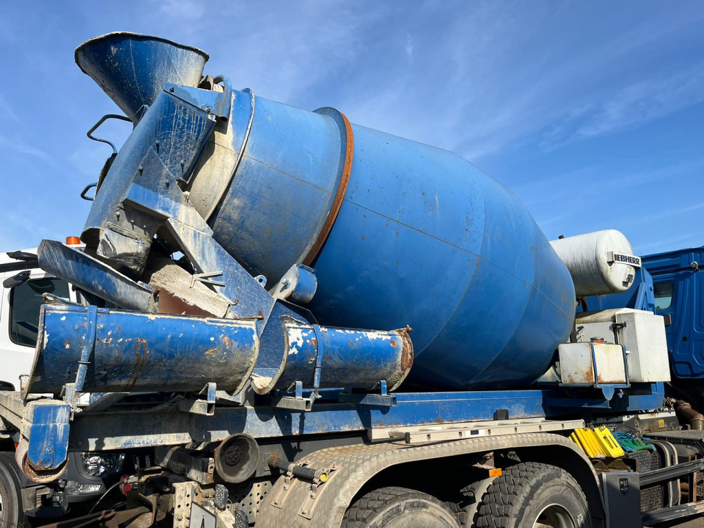 Abrollcontainer Betonmischaufbau mit sep. Motor - Pacēlājs ar āķi: foto 1 Abrollcontainer Betonmischaufbau mit sep. Motor - Pacēlājs ar āķi: foto 1