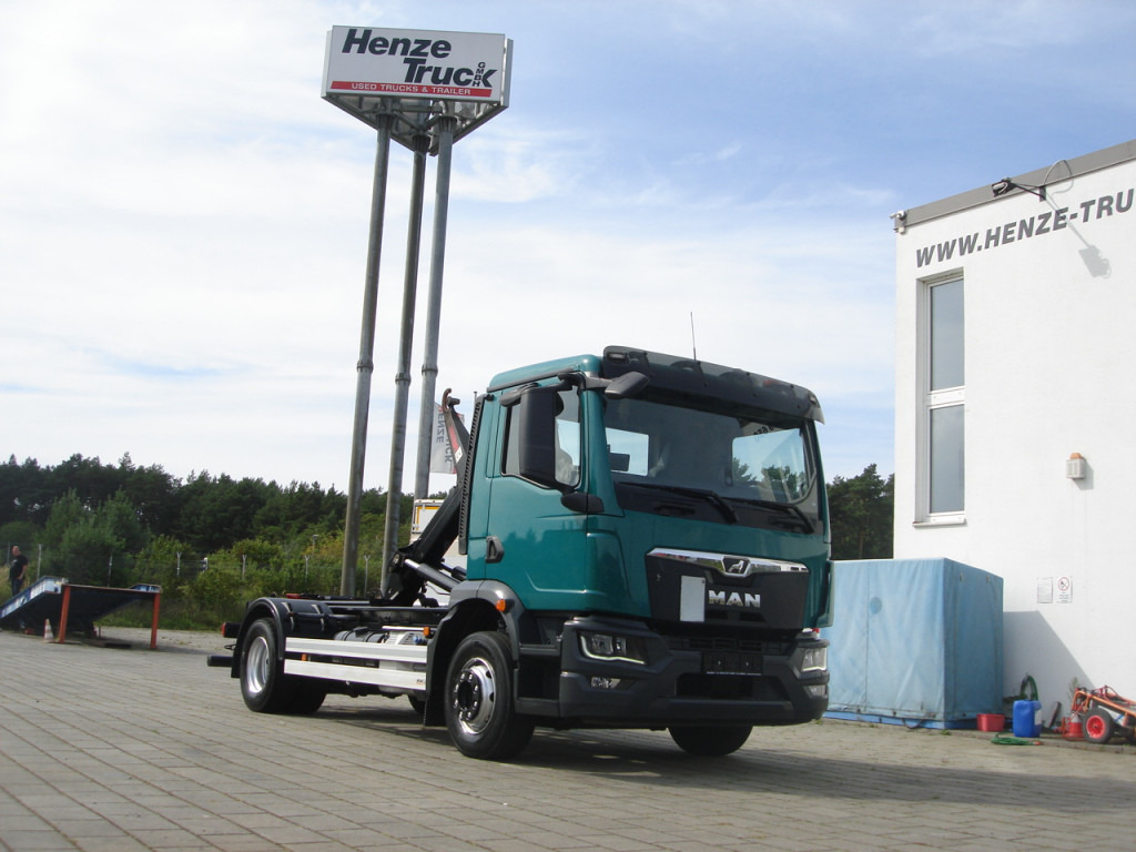 MAN TG-M 15.250 BL Abrollkipper - Pacēlājs ar āķi: foto 1 MAN TG-M 15.250 BL Abrollkipper - Pacēlājs ar āķi: foto 1