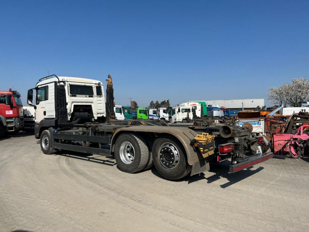 MAN TG-S 26.420/6x2 Abrollkipper - Pacēlājs ar āķi: foto 3 MAN TG-S 26.420/6x2 Abrollkipper - Pacēlājs ar āķi: foto 3