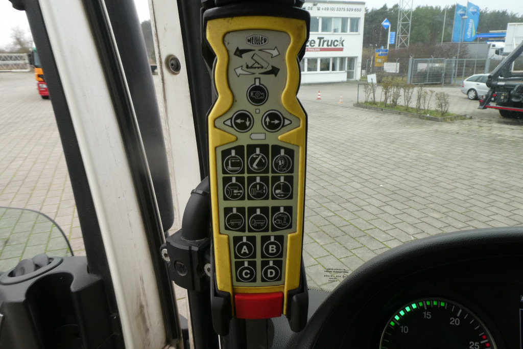 MAN TG-S 26.420 6x2 Abrollkipper - Pacēlājs ar āķi: foto 2 MAN TG-S 26.420 6x2 Abrollkipper - Pacēlājs ar āķi: foto 2