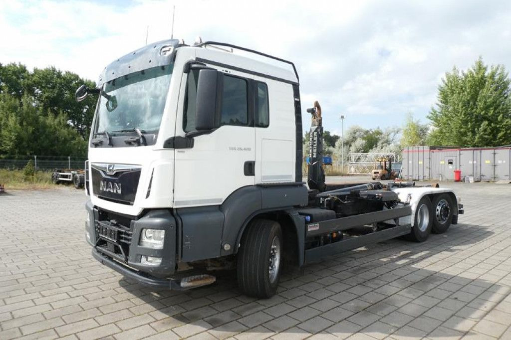 MAN TG-S 26.420/6x2 Abrollkipper - Pacēlājs ar āķi: foto 2 MAN TG-S 26.420/6x2 Abrollkipper - Pacēlājs ar āķi: foto 2