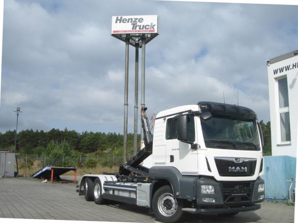 MAN TG-S 26.420/6x2 Abrollkipper - Pacēlājs ar āķi: foto 1 MAN TG-S 26.420/6x2 Abrollkipper - Pacēlājs ar āķi: foto 1