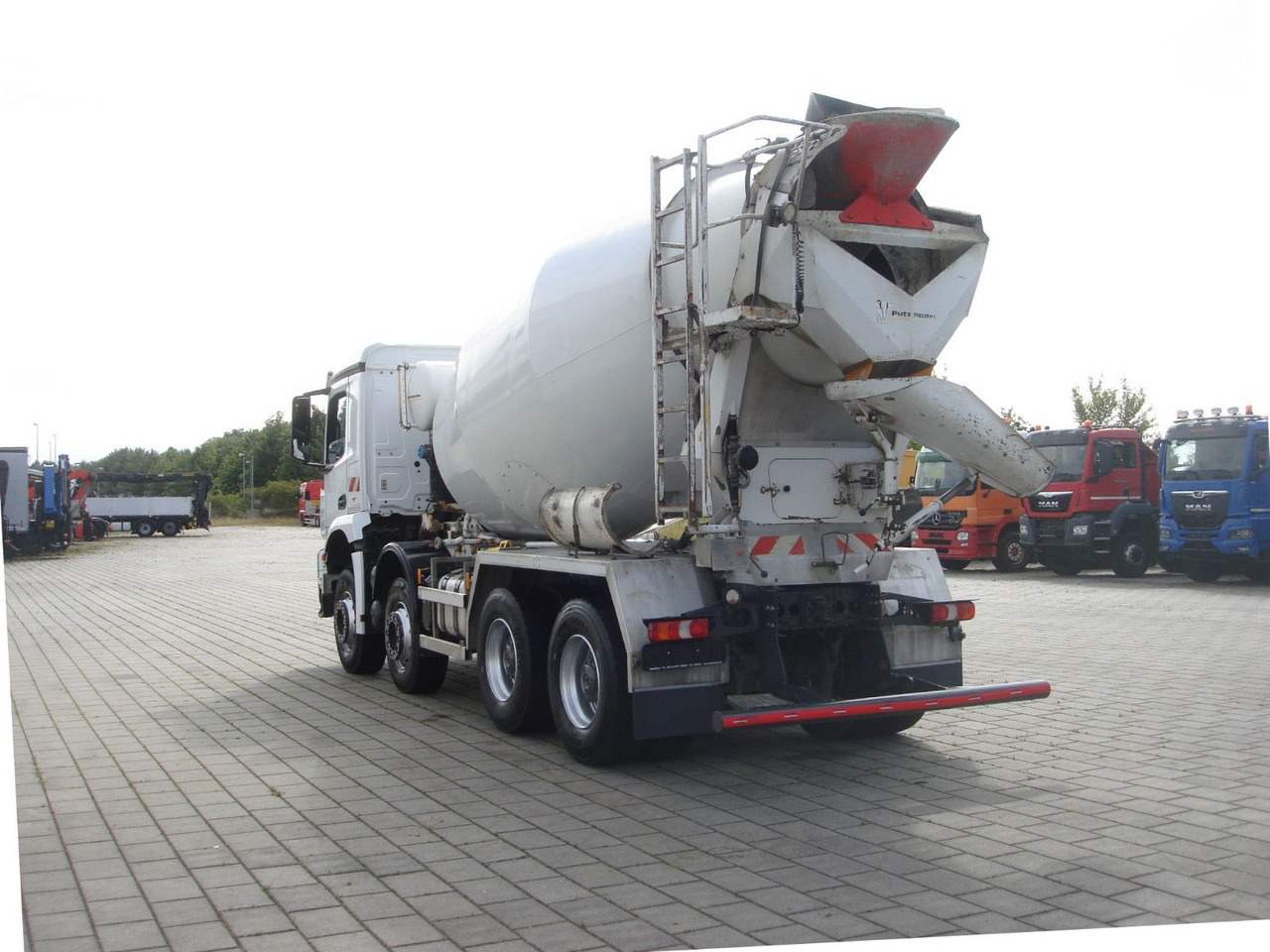 Mercedes-Benz Arocs 3240 B 8x4 - Betonvedējs: foto 3 Mercedes-Benz Arocs 3240 B 8x4 - Betonvedējs: foto 3