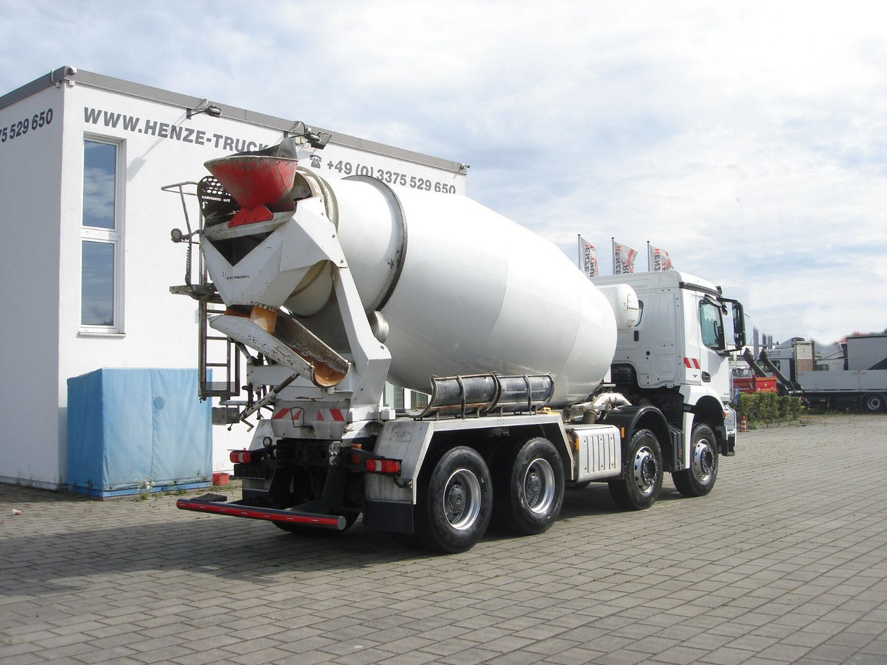 Mercedes-Benz Arocs 3240 B 8x4 - Betonvedējs: foto 4 Mercedes-Benz Arocs 3240 B 8x4 - Betonvedējs: foto 4