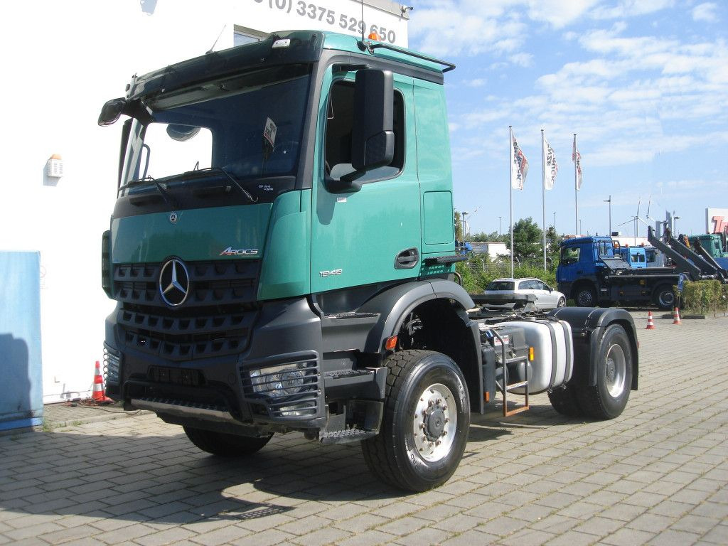 Vilcējs Mercedes-Benz Arocs 1848 4x4 SZM Richtige 4x4 Allrad !!! Kipph: foto 1