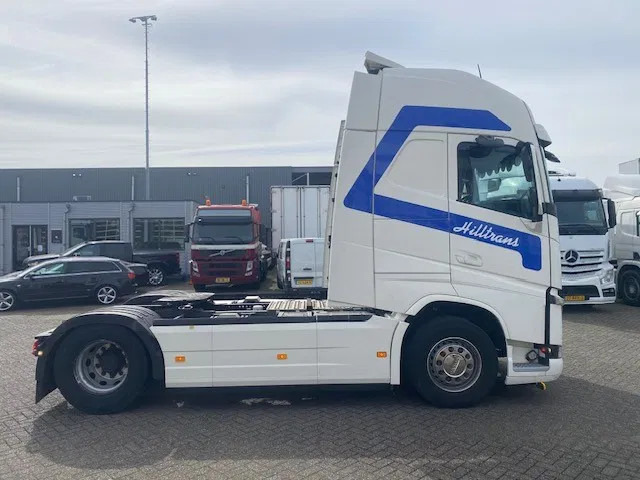 Volvo FH 13.460 XL cabine, euro 6 , full spoilered, smart tacho , new clutch ,beauty..... - Vilcējs: foto 3 Volvo FH 13.460 XL cabine, euro 6 , full spoilered, smart tacho , new clutch ,beauty..... - Vilcējs: foto 3