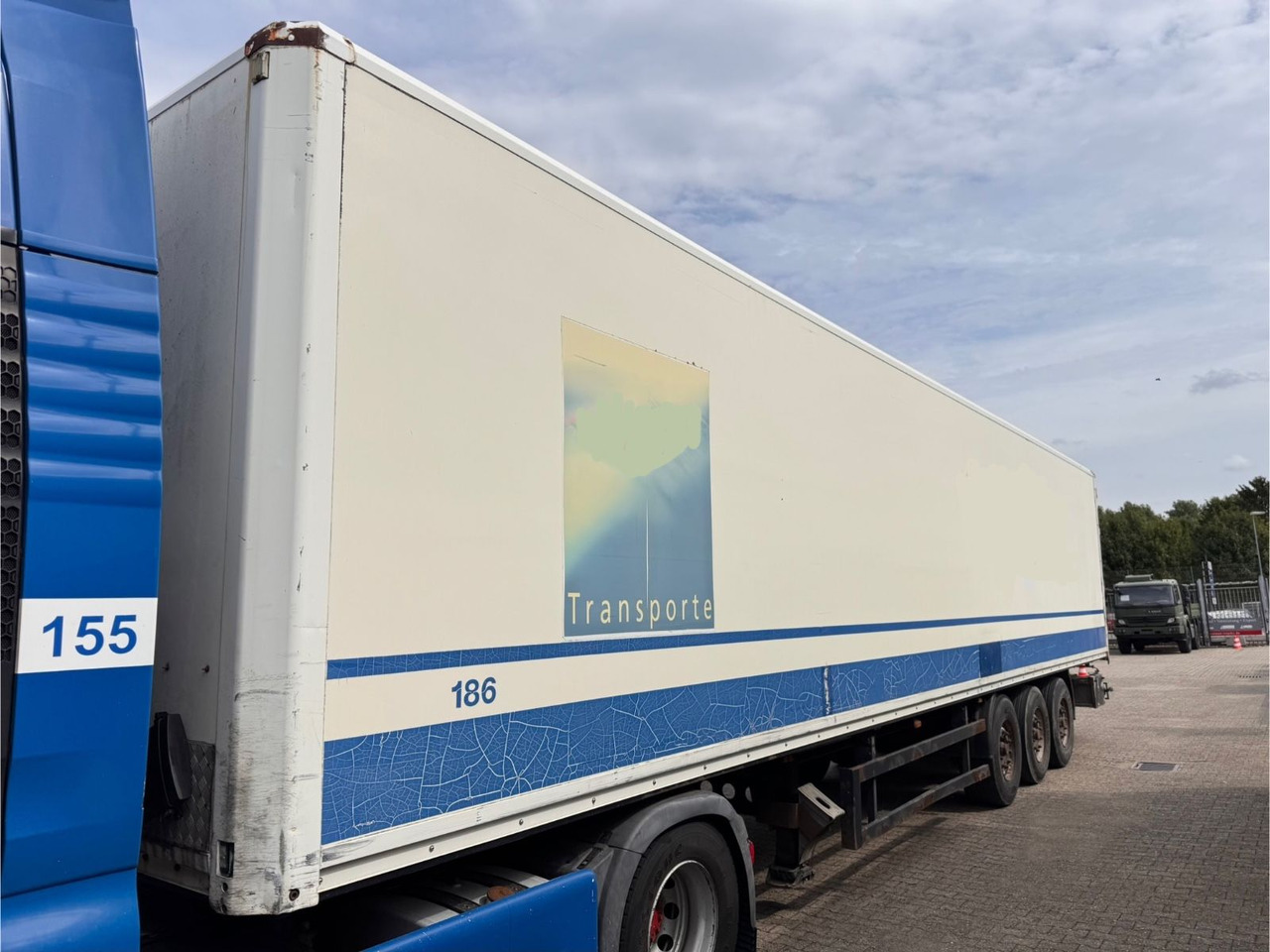 Kögel SPKH 24 Koffer 3-Achser - Puspiekabe slēgtā virsbūve: foto 4 Kögel SPKH 24 Koffer 3-Achser - Puspiekabe slēgtā virsbūve: foto 4