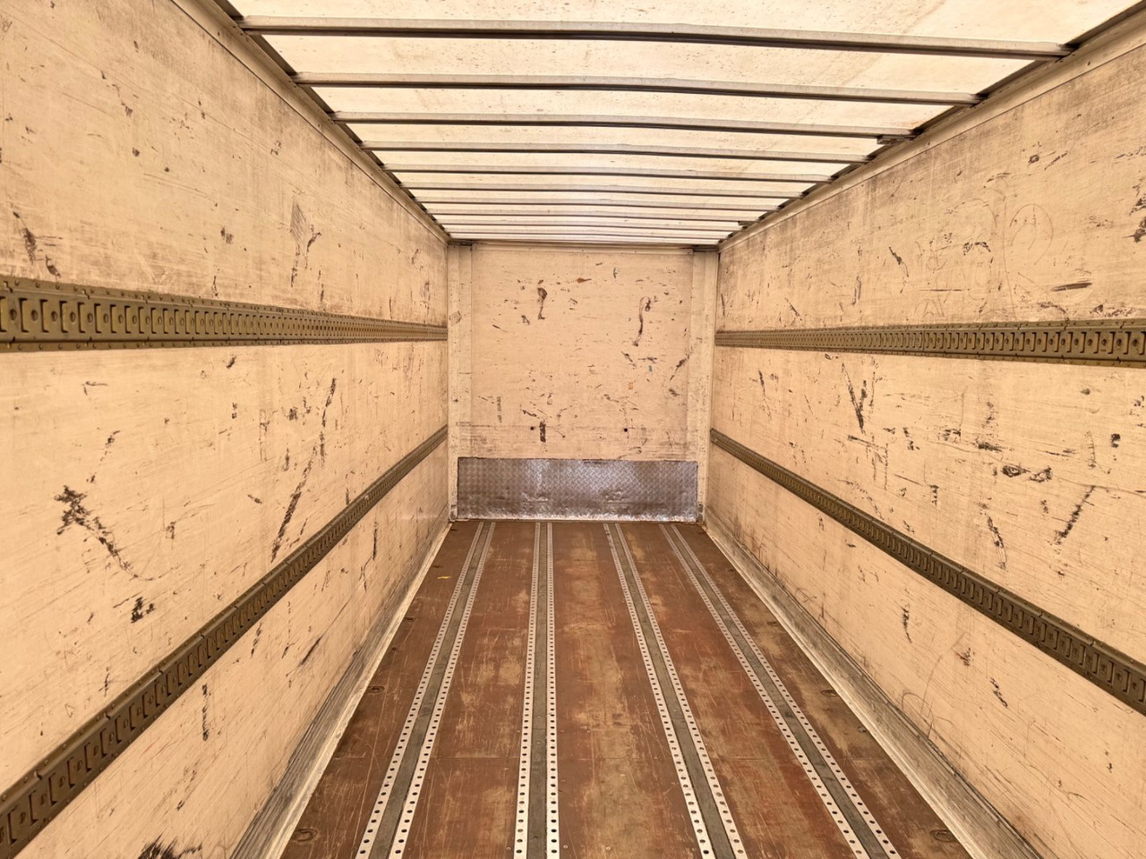 Kögel SPKH 24 Koffer 3-Achser līzingu Kögel SPKH 24 Koffer 3-Achser: foto 8 Kögel SPKH 24 Koffer 3-Achser līzingu Kögel SPKH 24 Koffer 3-Achser: foto 8